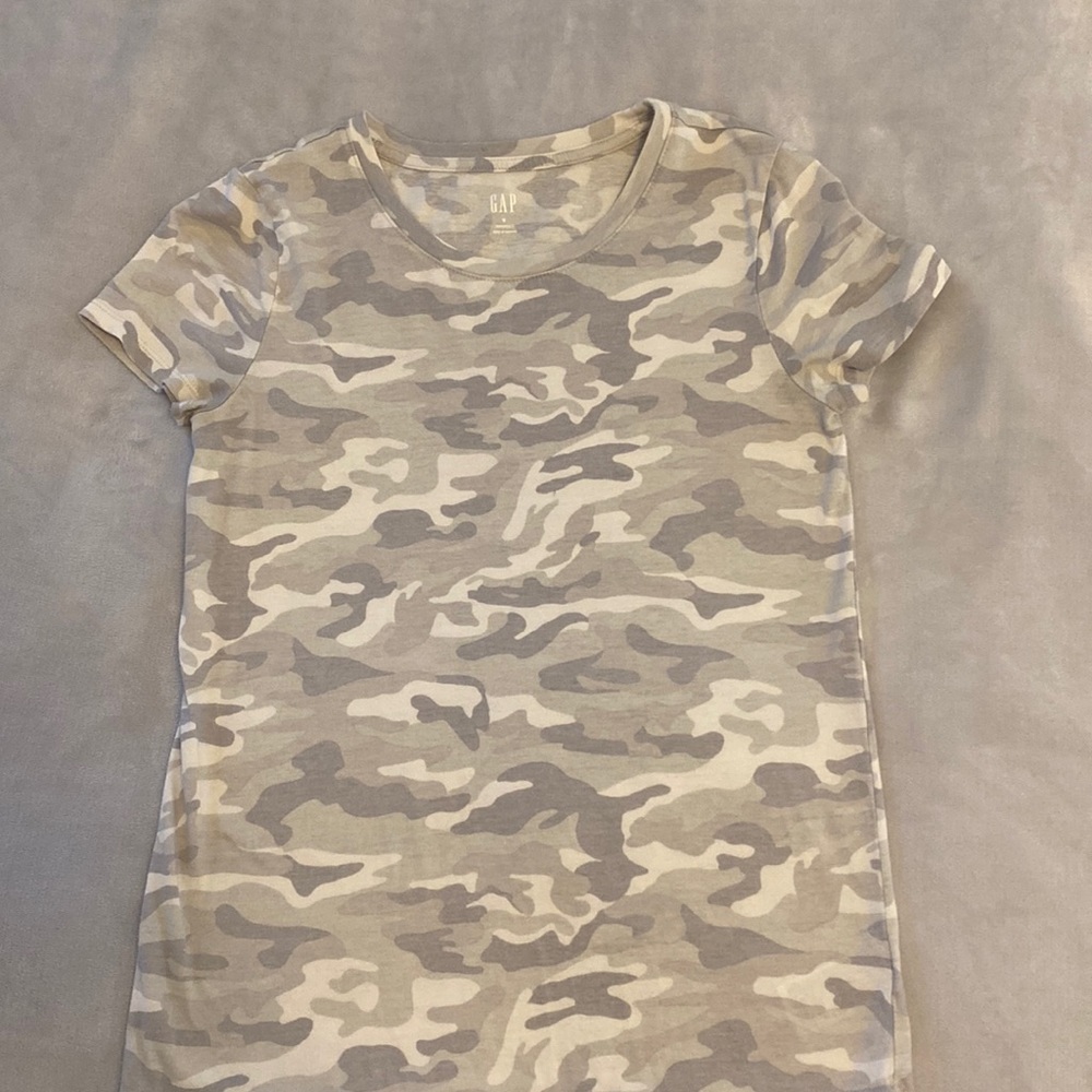 Gap gray camo t-shirt